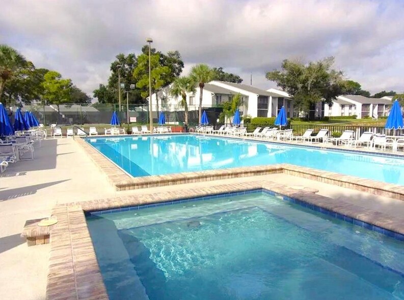 Large heated pool and large hot tub at clubhouse - 1353 Pine Ridge Cir E