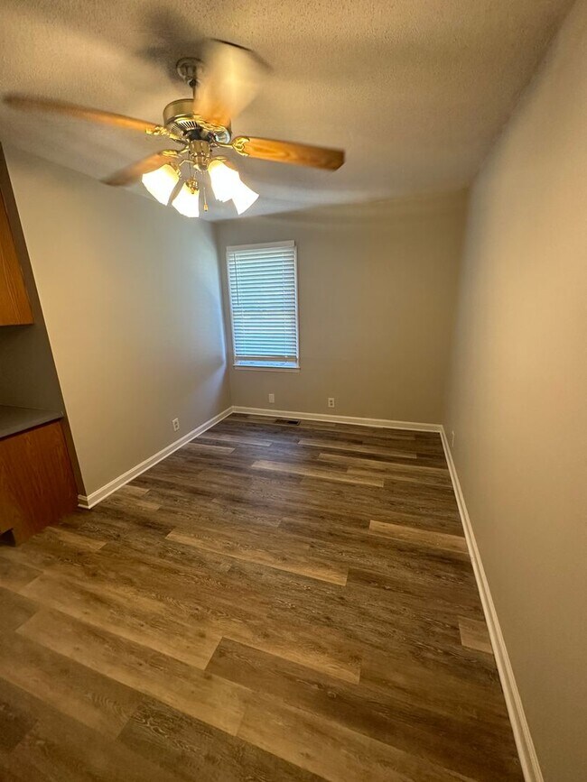 Building Photo - Cute 2 Bed 2.5 Bath House Near MTSU!