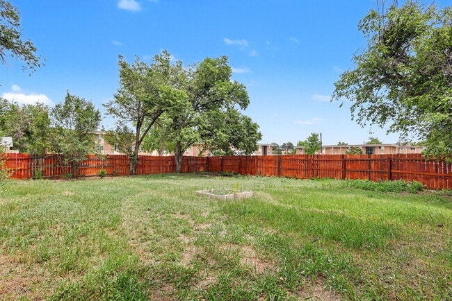 Building Photo - 1731 Auburn Dr