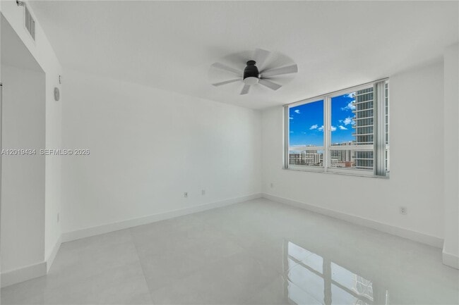 Building Photo - 2000 N Bayshore Dr