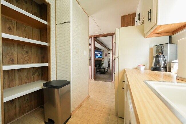 Building Photo - Stylish & Spacious 2-Bedroom Mobile Home