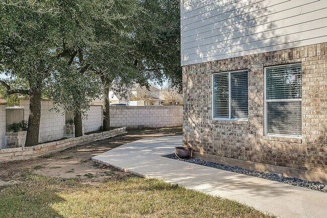 Building Photo - 1200 Kenneys Way
