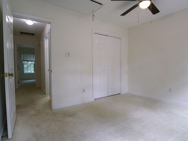 Building Photo - Spacious 4-Bedroom with Fenced Yard, Deck,...