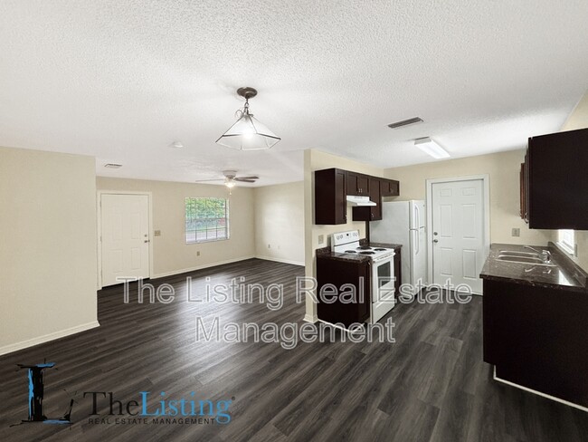 Building Photo - 5653 Viburnum Ct