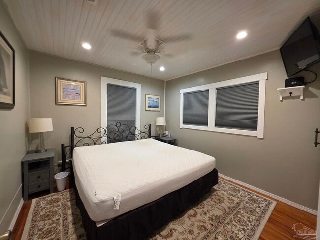 Building Photo - 430 S 1st St