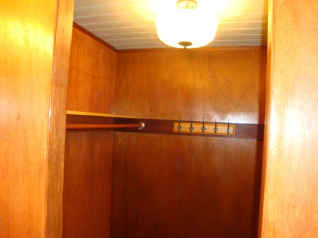 MB closet - 683 Tiffany Ct