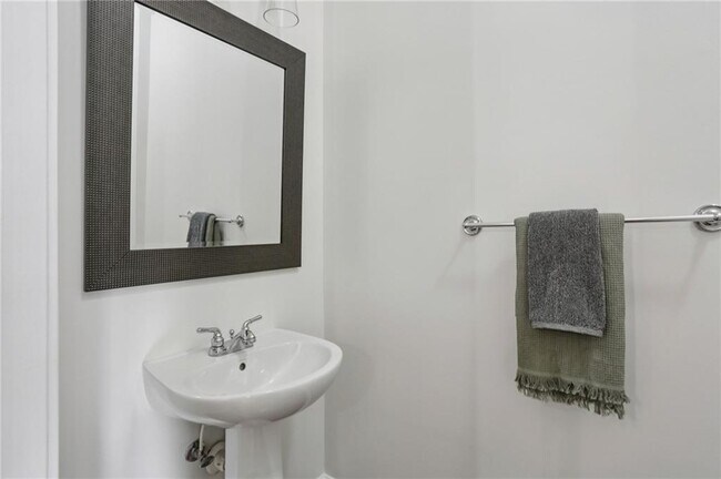 Building Photo - 711 Cosmopolitan Dr NE