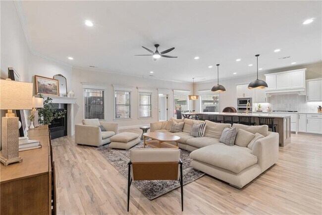 Building Photo - 5702 S 60th Pl