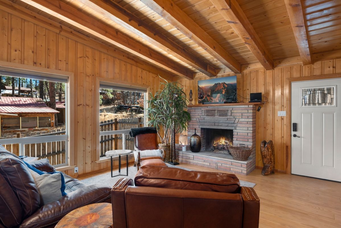 Building Photo - 402 4th St