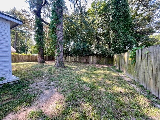Building Photo - 3561 Champlain Ln