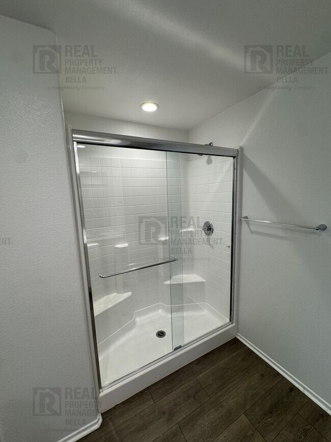 Building Photo - 2807 Moonshimmer St