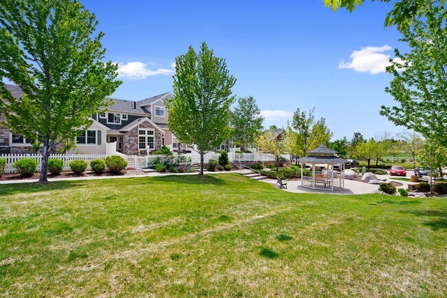 Building Photo - Recently Updated 3 Bedroom 2 Bath Home - B...