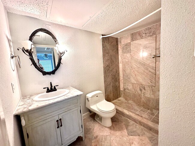 Building Photo - 1311 Antoine Dr