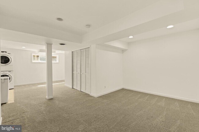 Building Photo - 3111 63rd Pl
