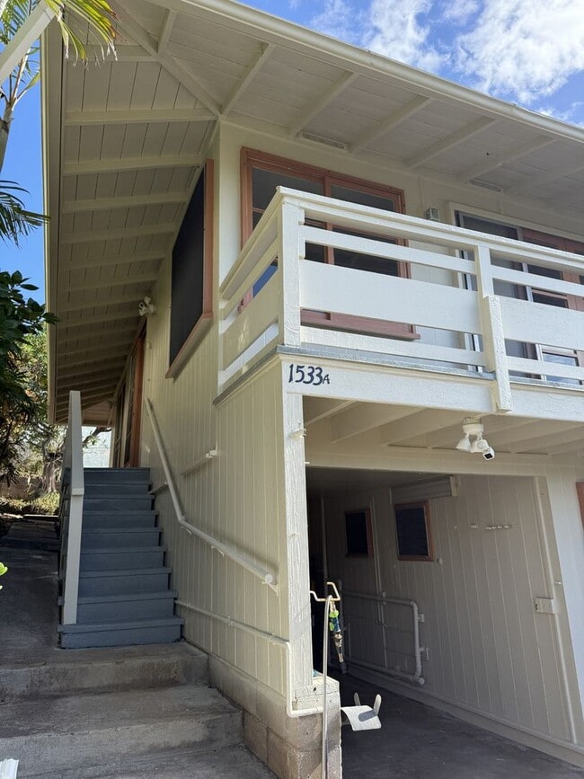 Building Photo - 2 bed 1 bath, 1 studio for $4,100.00/mo with beautiful view of Diamond Head. DONT MISS OUT!