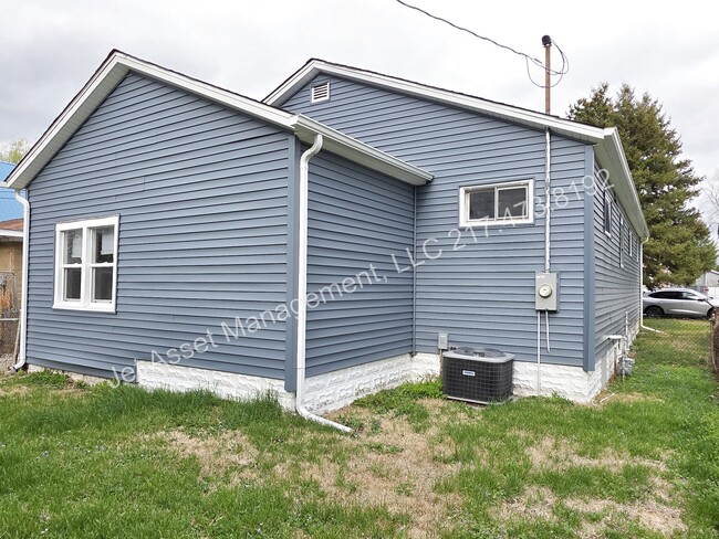 Building Photo - 3 bed house for RENT