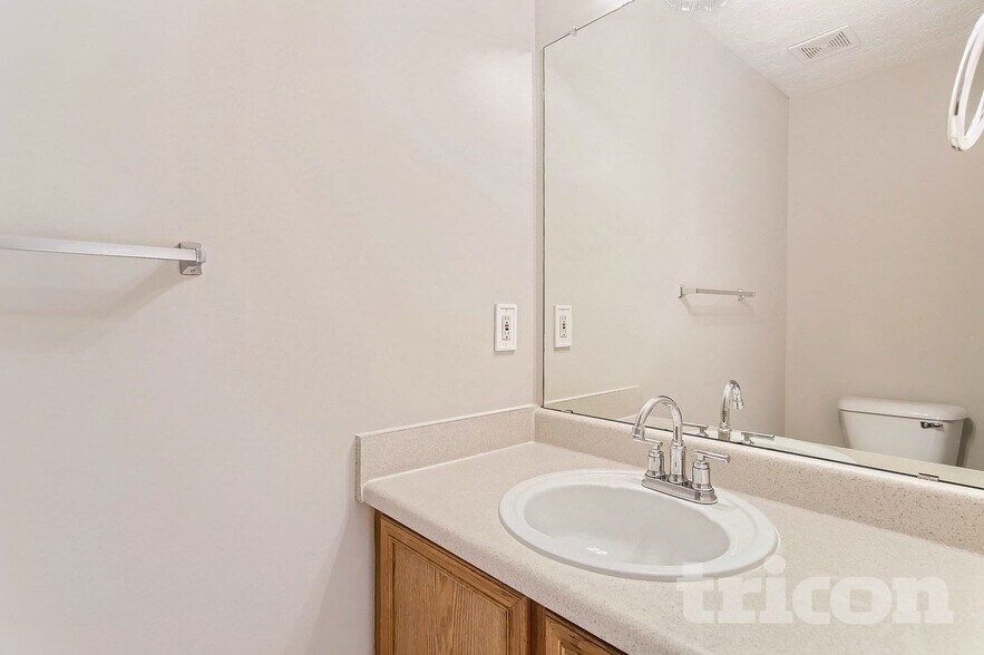 Building Photo - 35 Trelawney Ln