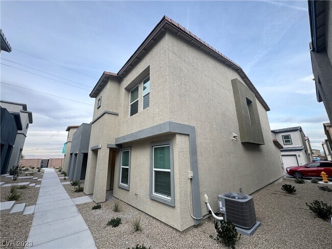 Building Photo - 9923 Florence Hills St