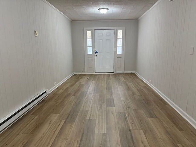 Building Photo - Renovated 4 Bedroom Duplex Unit in South Nashville - Pet Friendly!