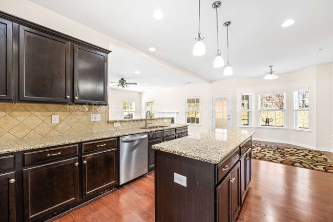 Building Photo - 4860 Pepper Dr