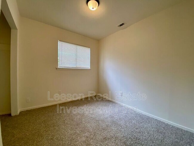 Building Photo - 1311 Elsa Jane St