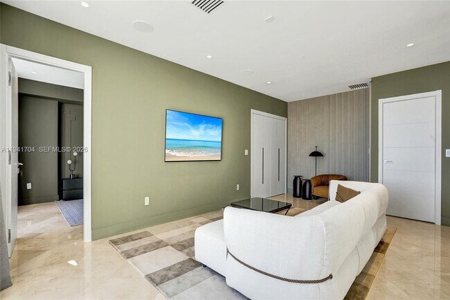 Building Photo - 1800 S Ocean Dr