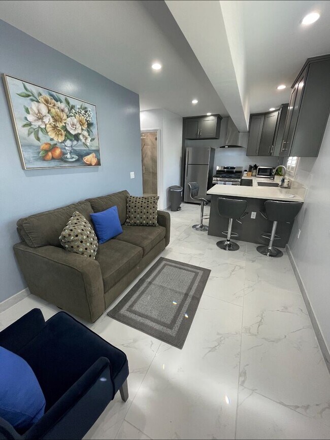 Building Photo - Remodeled 1-Bedroom ADU with All Utilities Included in Pacoima!