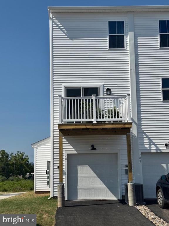 Building Photo - 701 Platinum Dr