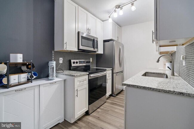 Building Photo - 5806 Shadbush Ct