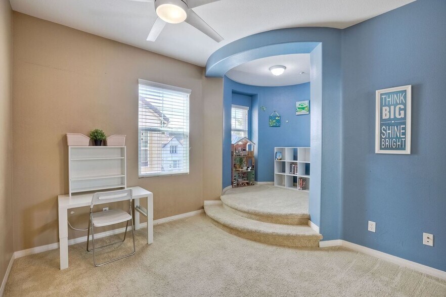Building Photo - 10419 Paradisio Pl
