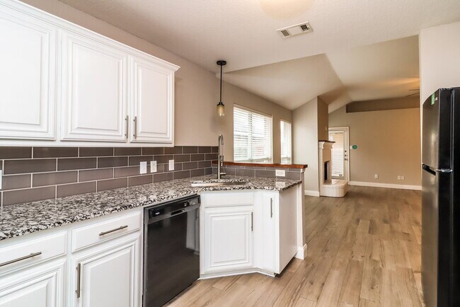 Building Photo - 2616 Wakecrest Dr