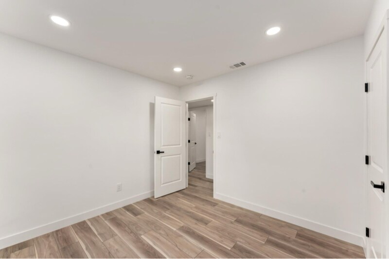 Building Photo - 5370 Moddison Ave