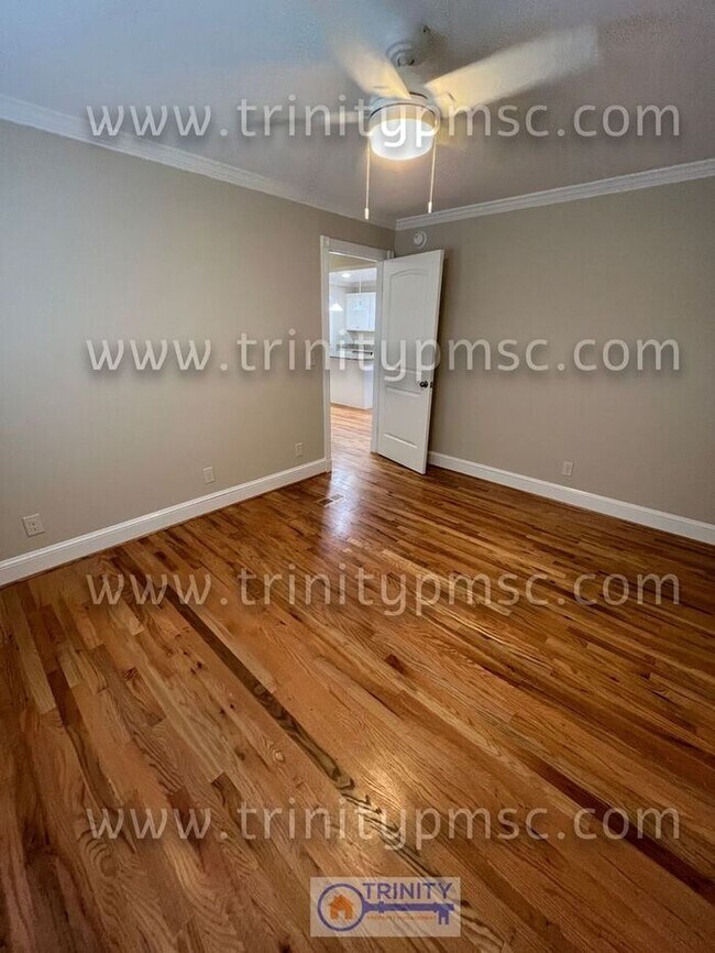 Building Photo - NEWLY UPDATED!! Ready and waiting for you!
