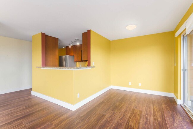 Building Photo - 1717 5th Ave N