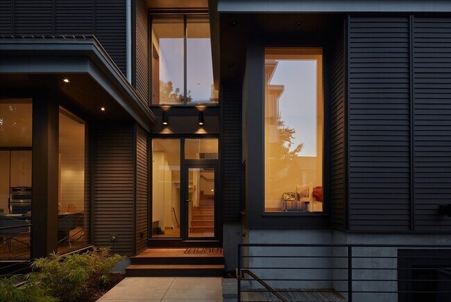 Building Photo - 76 Holworthy St