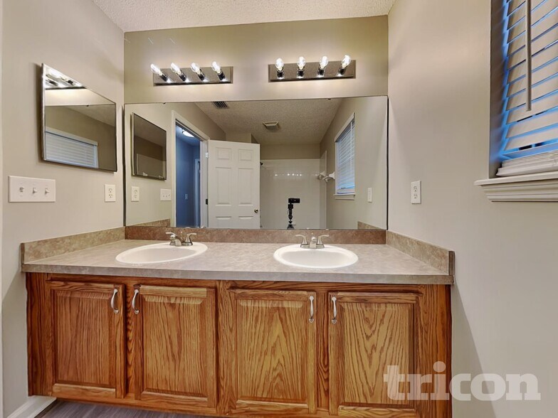 Building Photo - 5357 Whitecastle Ct