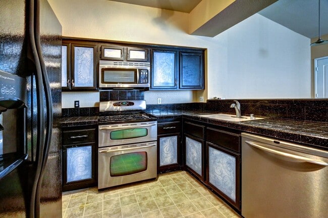 Building Photo - FANTASTIC HIGHLY UPGRADED UNIT FACING THE PARK AND POOL.