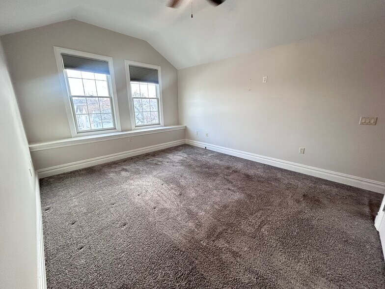 Building Photo - 1 John St