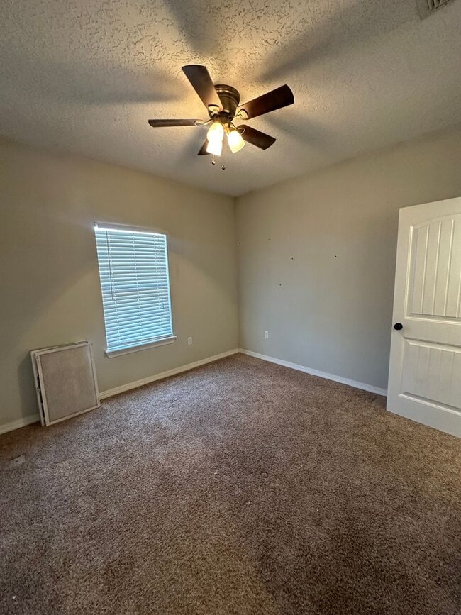 Building Photo - Stunning and Spacious 4 Bed Home! Parkview School District!