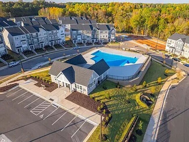 Building Photo - 636 Cormiche Ln