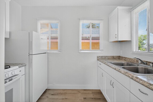 Interior Photo - 2652-2728 E 15th Street
