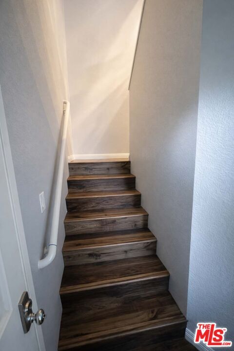 Building Photo - 1055 S Dewcrest Dr