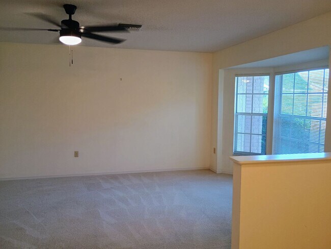 Building Photo - 2 bedroom 2 bathroom Large House for rent ...