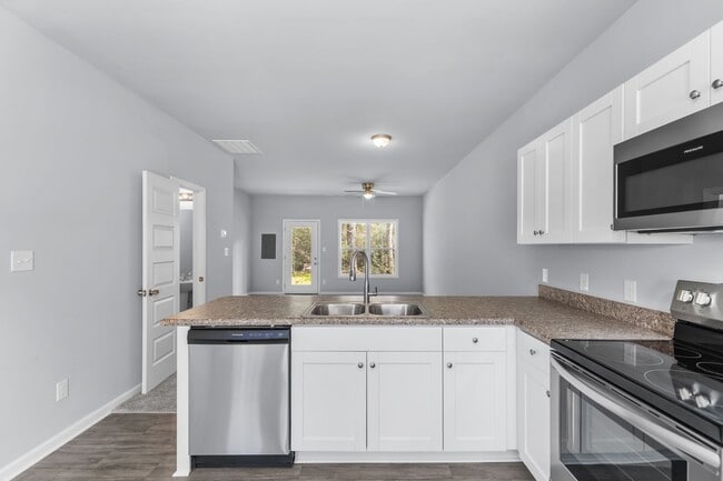 Building Photo - 132 Buckhorn Ave