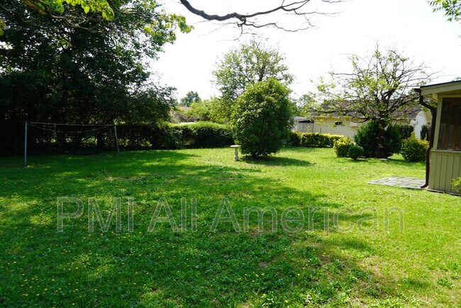 Building Photo - 622 Bedford Rd