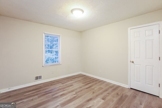 Building Photo - 2350 Bankstone Dr SW