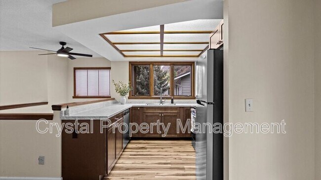 Building Photo - 1001 Walz Ave