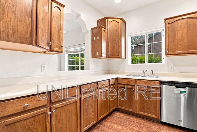 Building Photo - 3272 S Litzler Dr