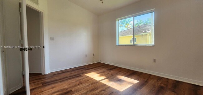Building Photo - 945 NE 33rd Terrace