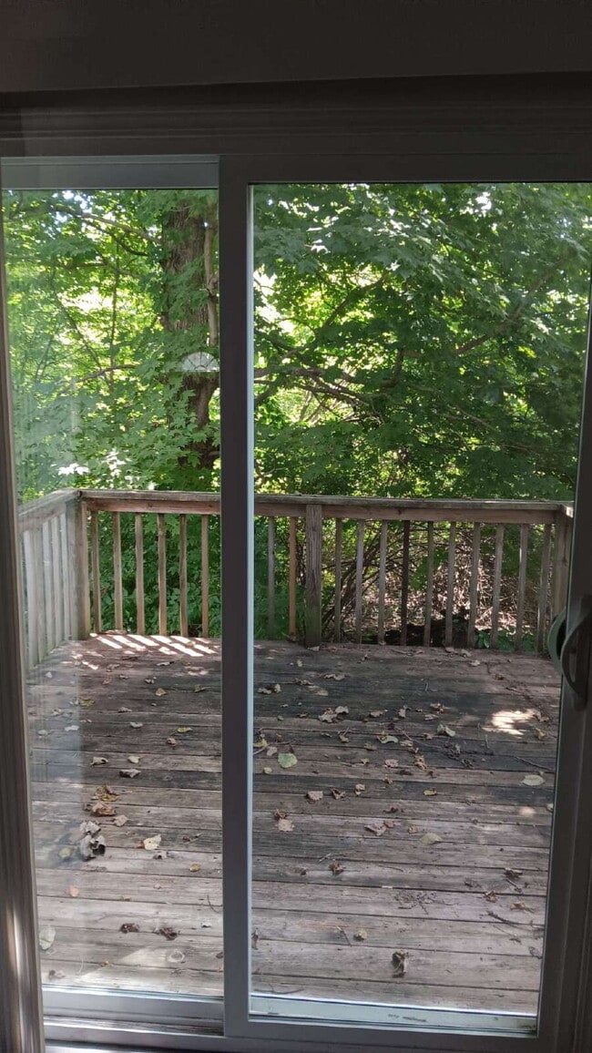 Building Photo - 3BR, 2.5BA end unit available August 1, 2025
